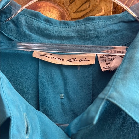 80’s Lillie Rubin 100% silk blouse with shoulder pads - Picture 2 of 5